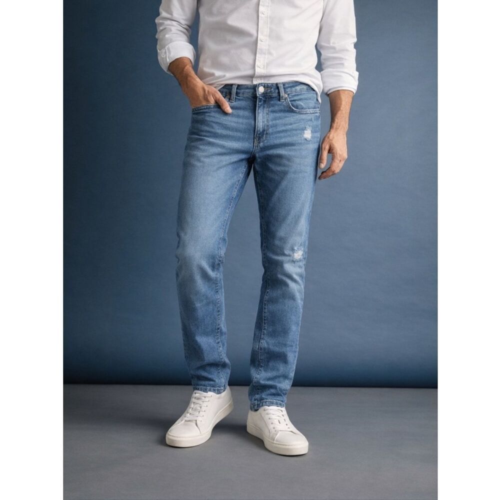 Old Navy Distressed Denim Relaxed Slim Build in Tough & Flex Jeans Size 30x32